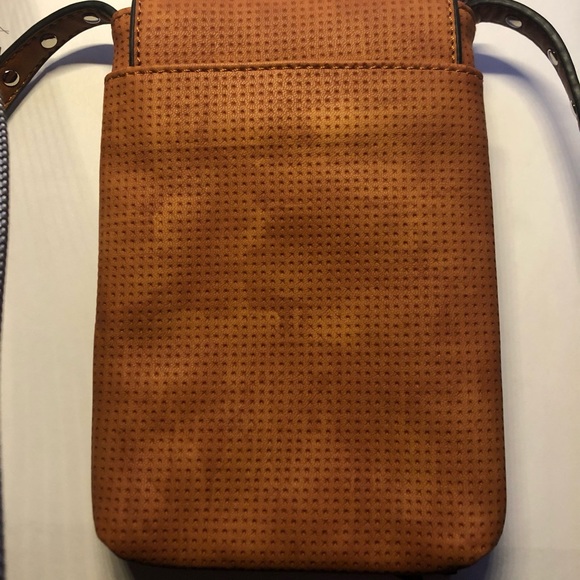 MELLOW WORLD NWOT Vegan Leather Studded Cell Phone Crossbody. - Picture 4 of 10